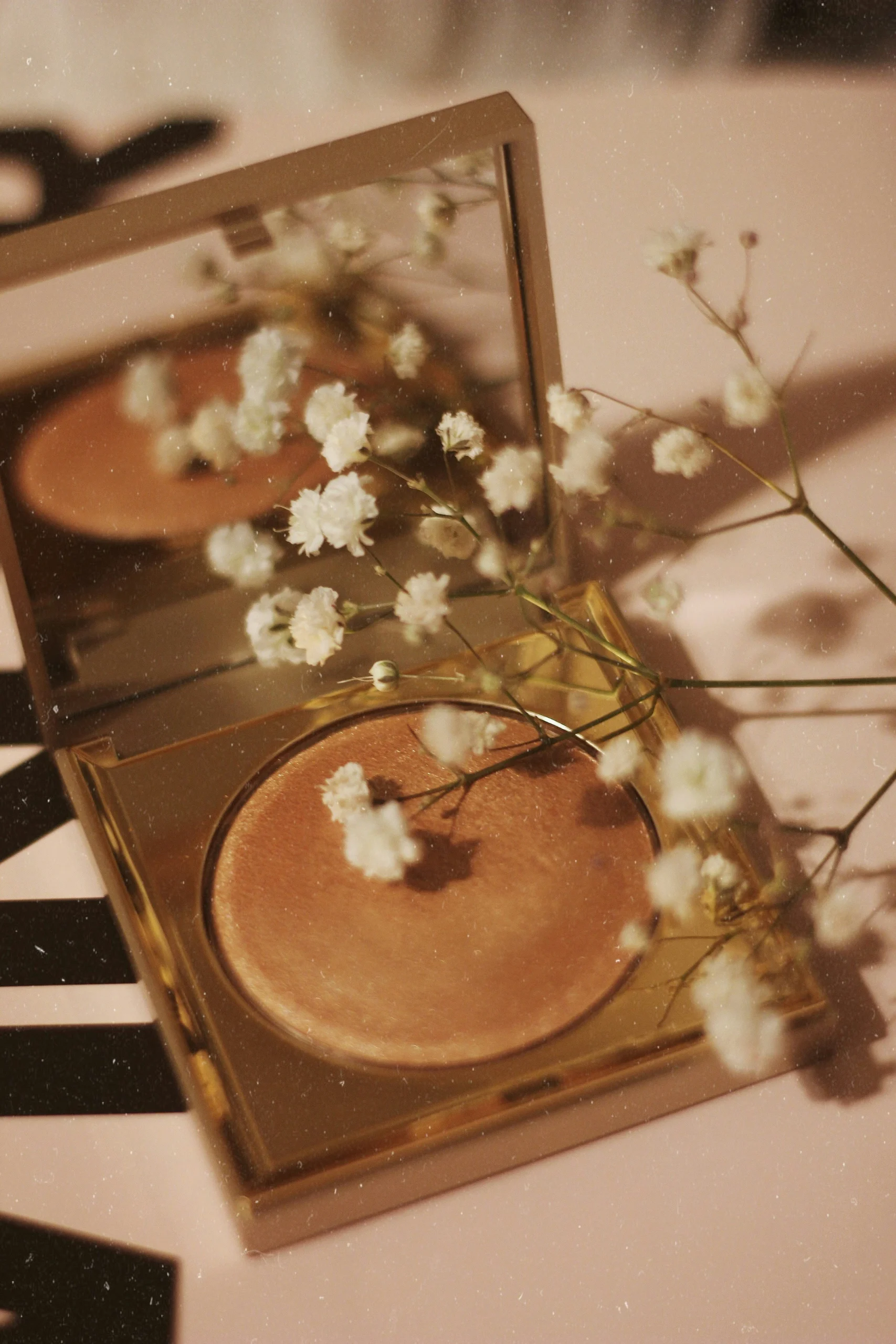 Rose Reverie Eyeshadow Palette - Image 3